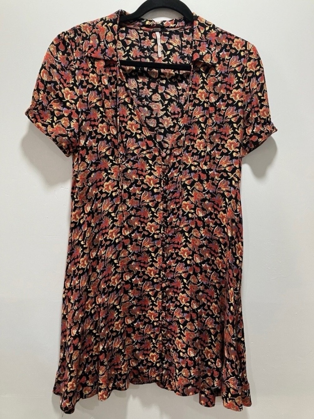 Free People Black Floral V‑Neck Short Sleeve Mini Dress
